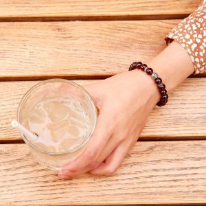 vong da garnet luu do charm bac